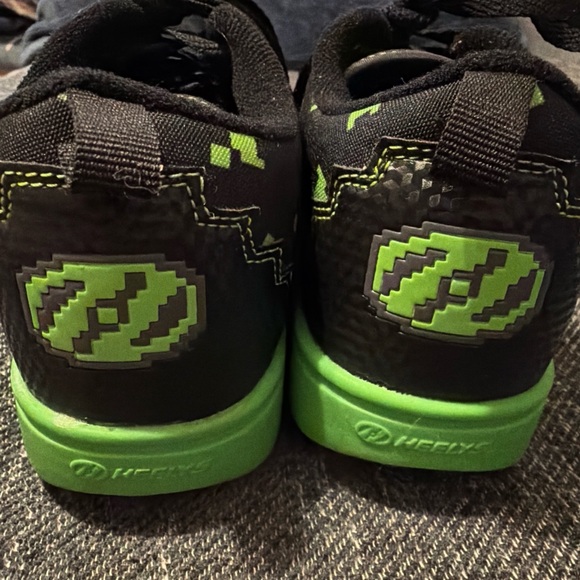 Heelys Black and Green Minecraft Creepers Size 13C Sneakers Roller Shoes Unisex - Picture 12 of 12
